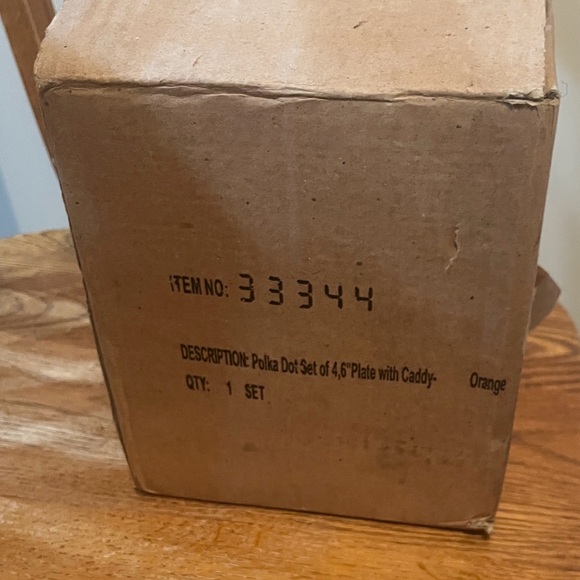 Orange Polka Dot Set of Four Small 6’ Plates w/Caddy - Picture 6 of 11